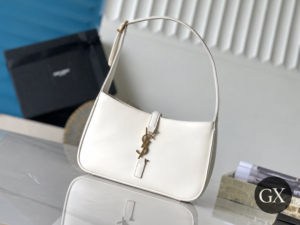 Saint Laurent Le 5 À 7 smooth leather ivory with GX logo