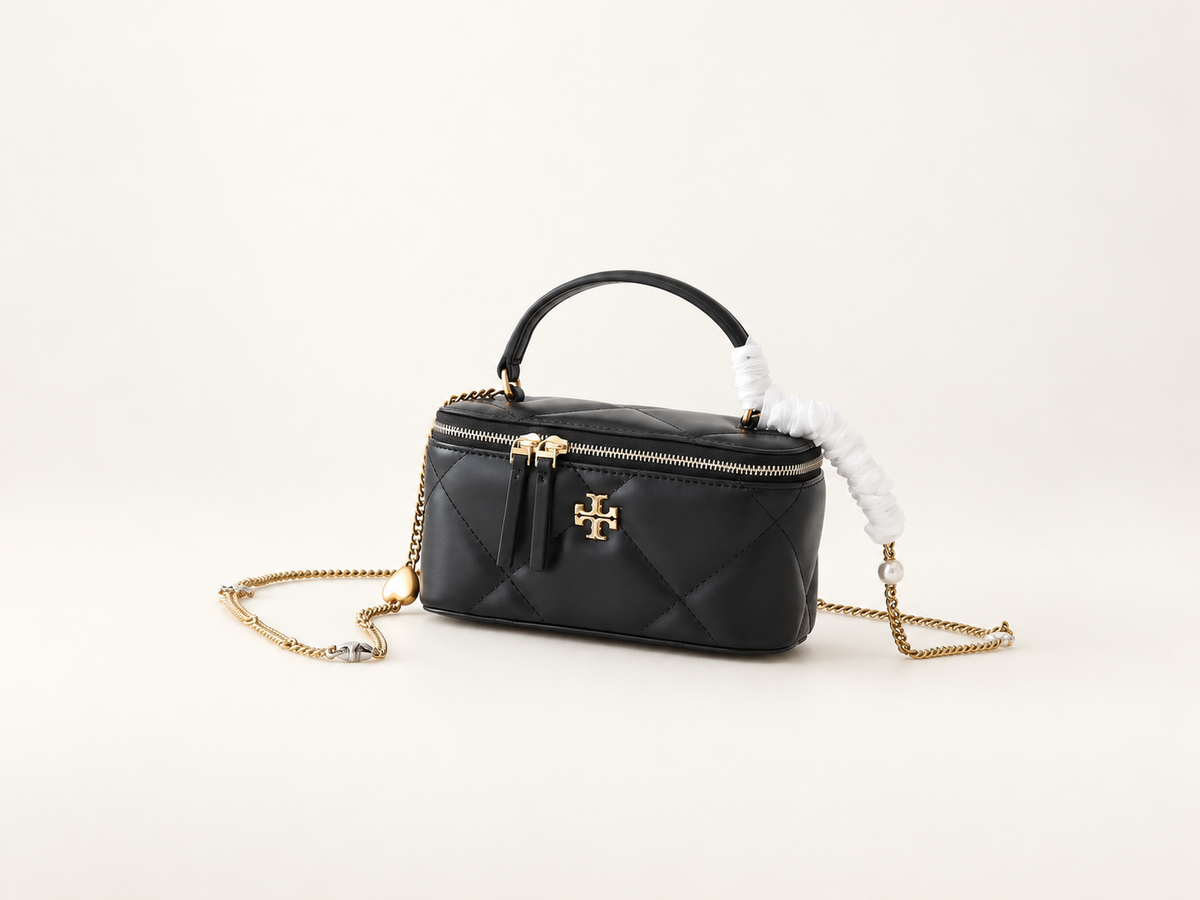 תיק Tory Burch Kira שחור – חזית על רקע סטודיו