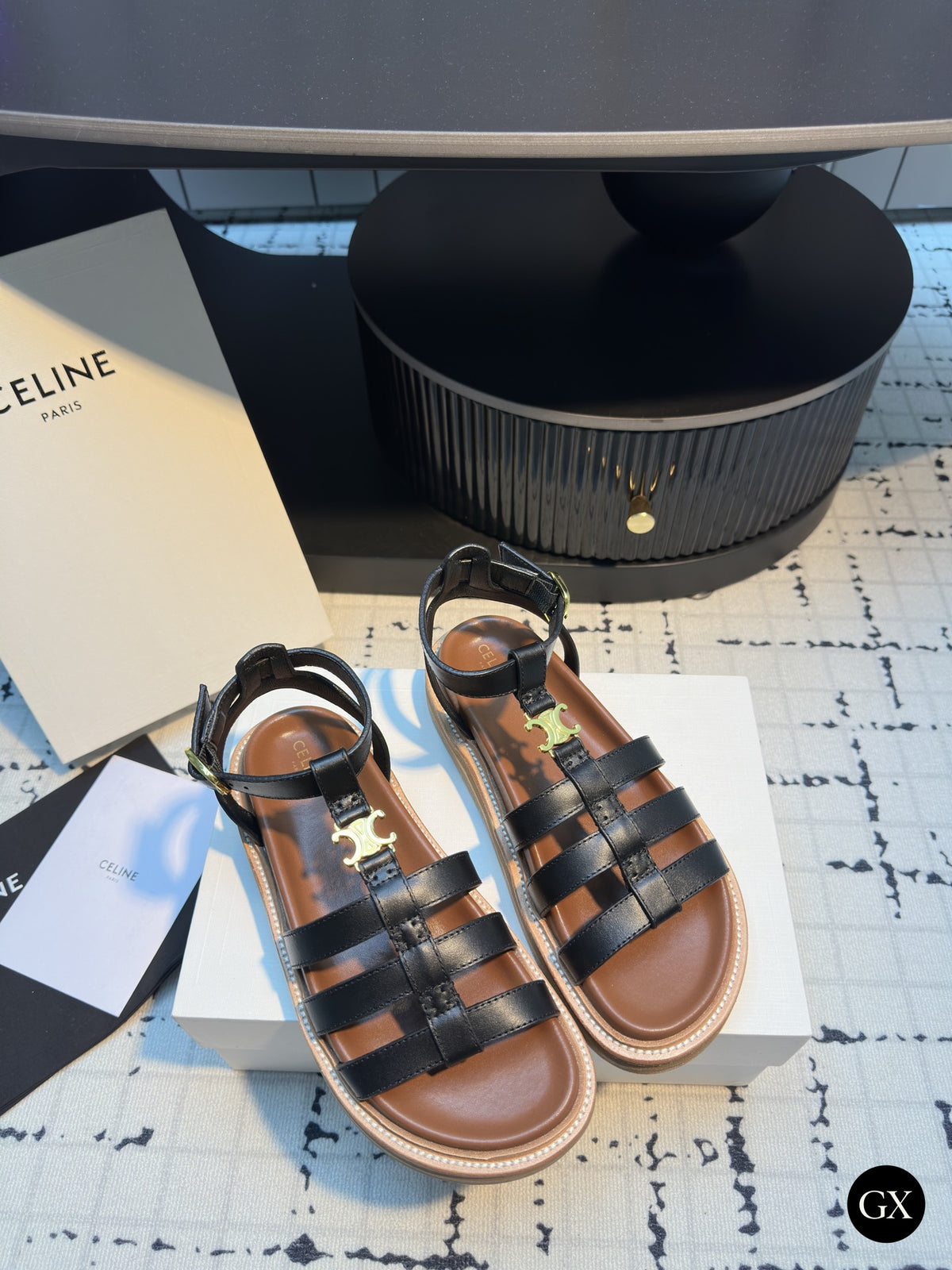 Celine Triomphe Cage Sandal – שחור – תמונה מקורית Gallery X