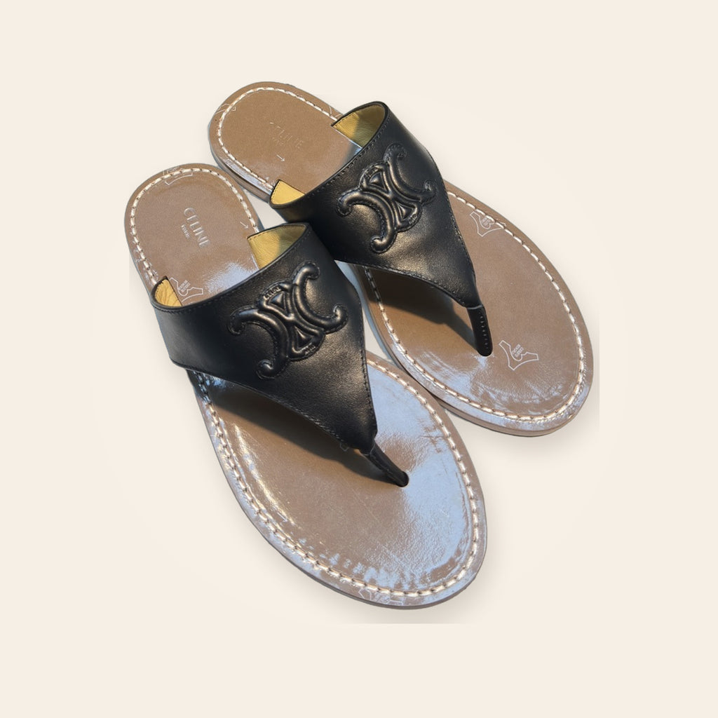 Celine Triomphe Embossed Thong Slide – שחור – זווית נוספת