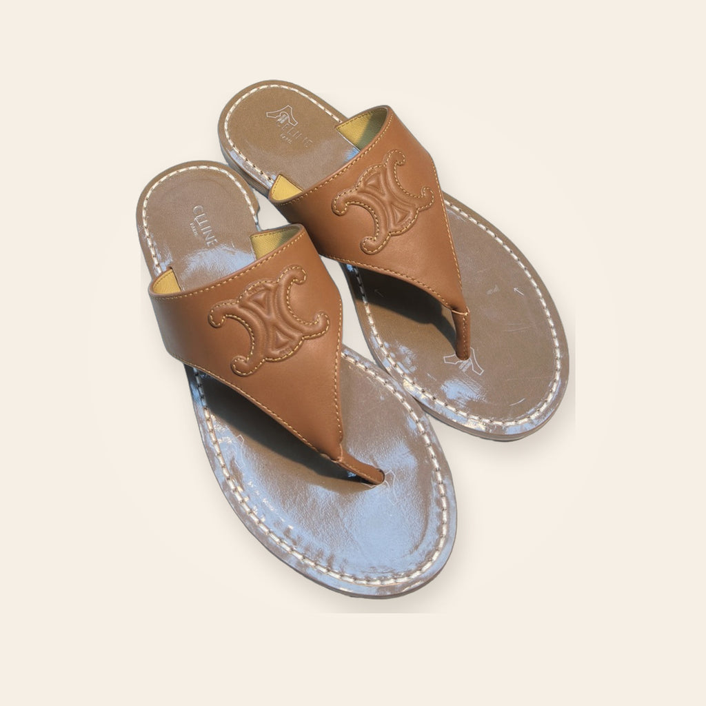 Celine Triomphe Embossed Thong Slide – קאמל - תמונה 2