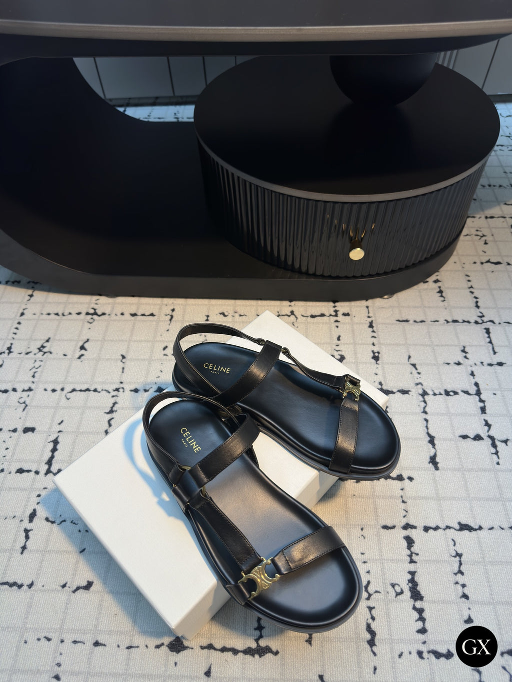 Celine Triomphe Minimal T-Strap Sandal – שחור - תמונה 3