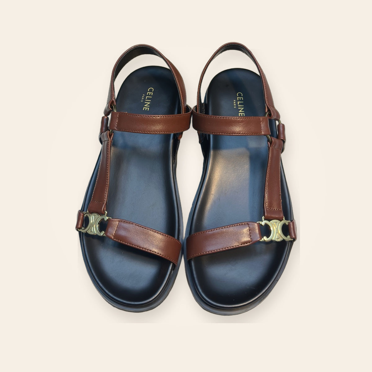 Celine Triomphe Minimal T-Strap Sandal – חום - תמונה 1