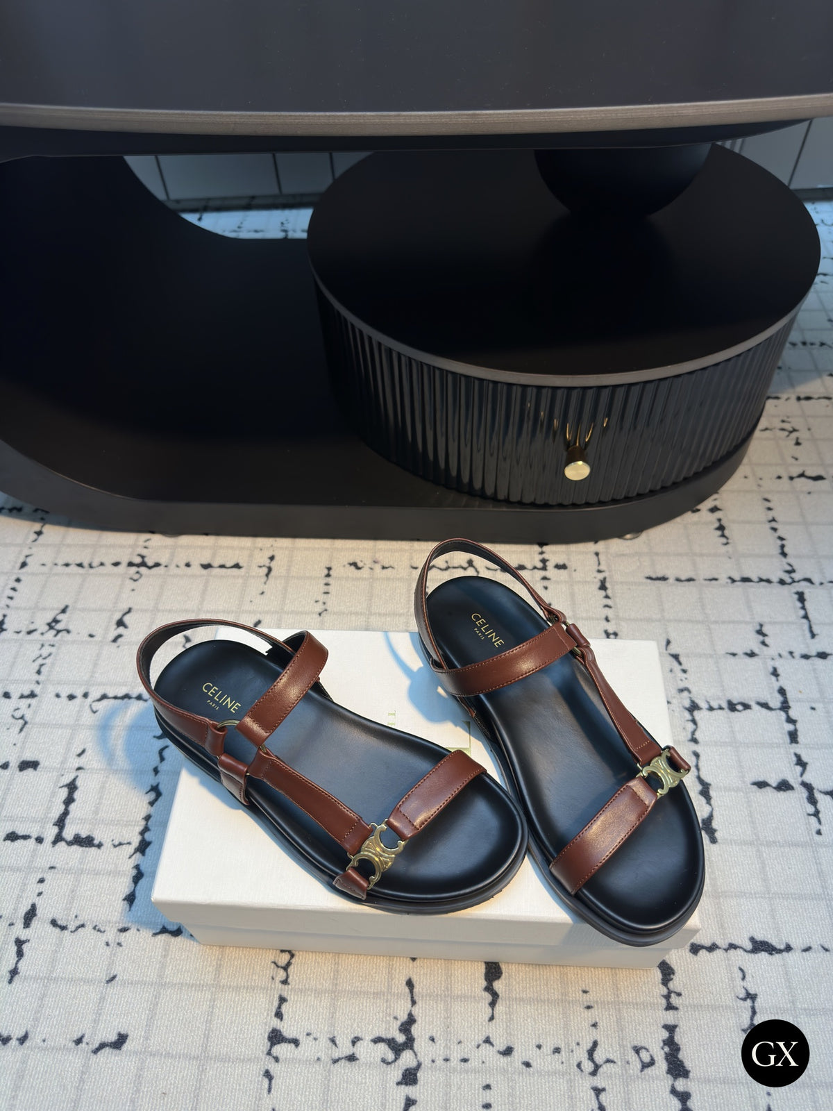 Celine Triomphe Minimal T-Strap Sandal – חום - תמונה 3