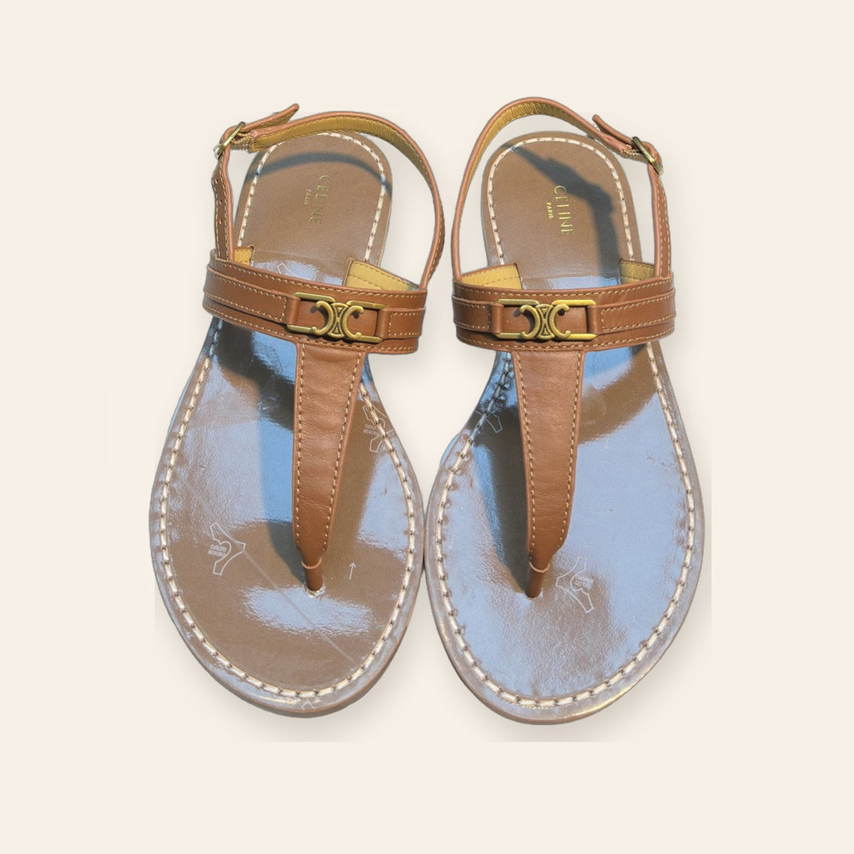 Celine Triomphe Slim-Bar Thong Sandal – חום - תמונה 1