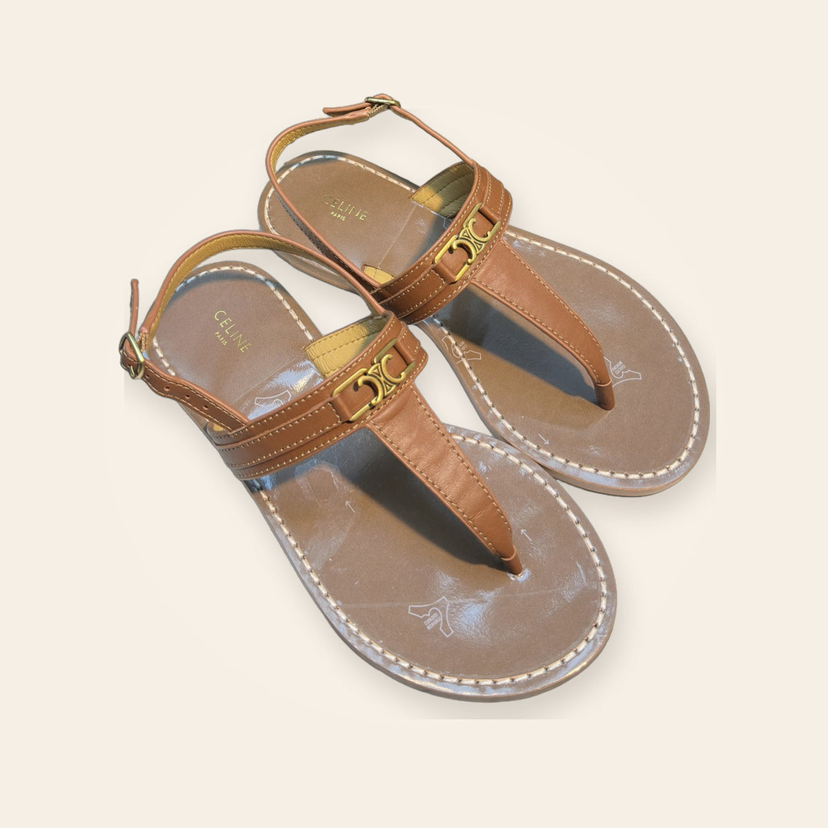 Celine Triomphe Slim-Bar Thong Sandal – חום - תמונה 2