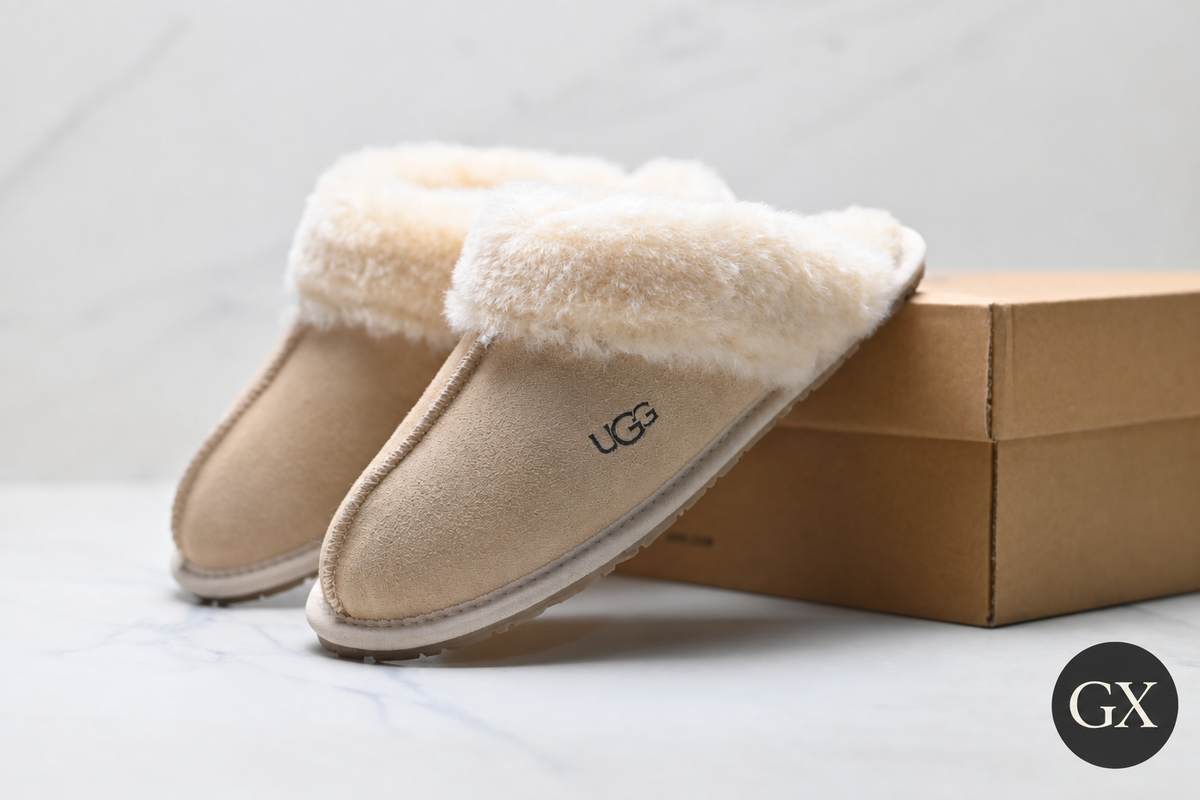 UGG כפכפי נשים חול