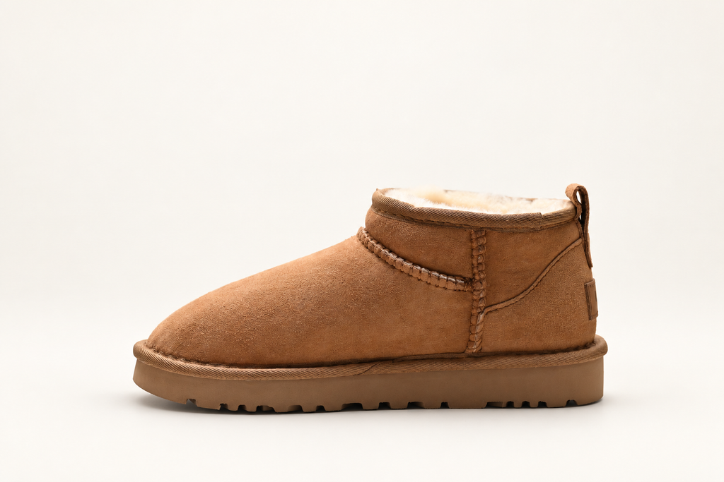 מגפון UGG Mini Ankle Boot בצבע חום ערמוני – מבט צד שני