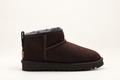 מגפון UGG Mini Ankle Boot בצבע חום כהה – מבט צד