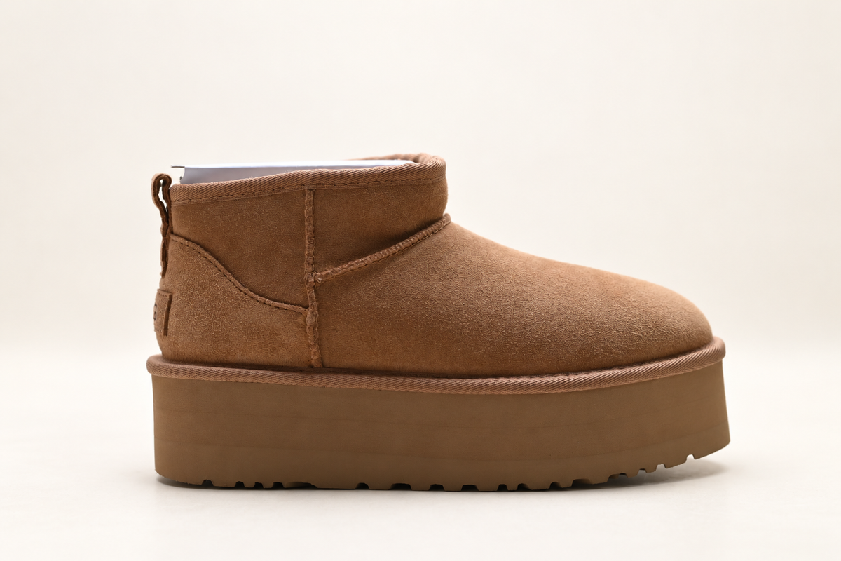 UGG Mini Platform Boot בצבע חום ערמוני – זווית 1